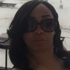 Meet your Posher, Nikia